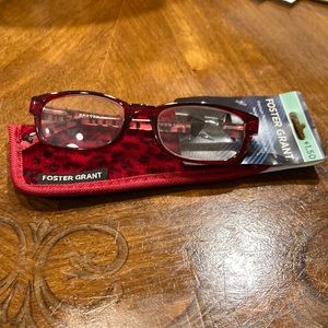 NWT Foster Grant “Adalia” reading glasses and coordinating case.